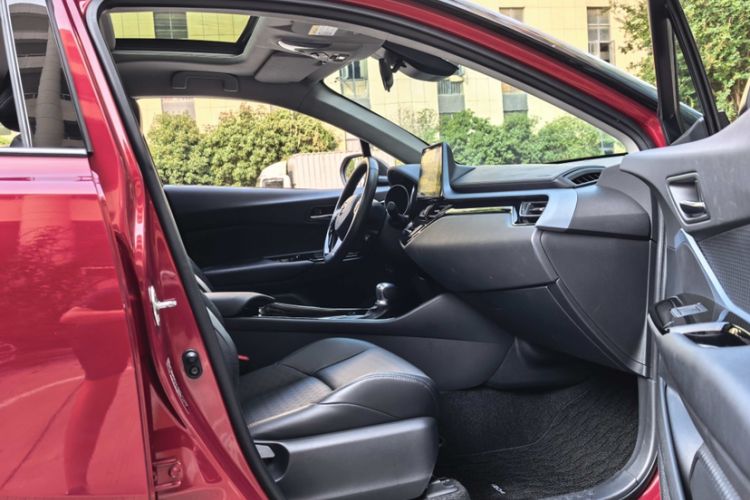 Used Toyota IZOA 2021 2.0L Yichi Version
