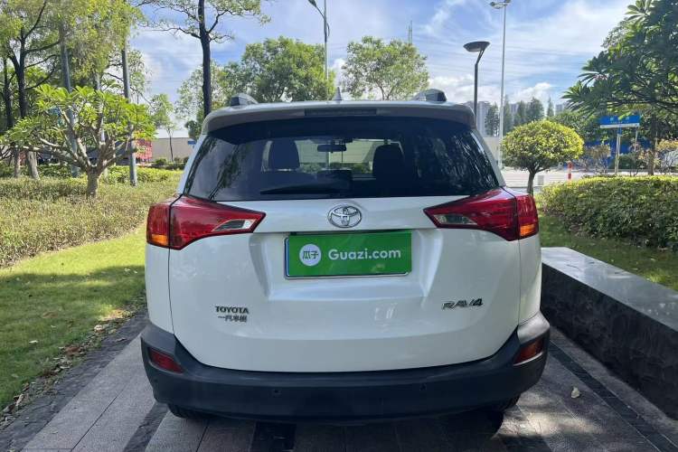 Used Toyota RAV4 2015 2.0L CVT Two-Wheel Drive Fashion Edition