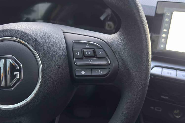 Used MG 5 2021 180 DVVT CVT Youth Luxury Edition
