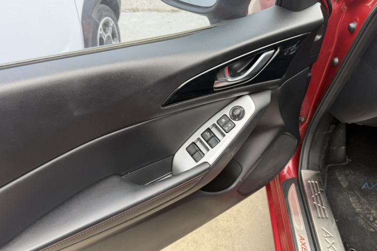 Used Mazda Mazda 3 Axela 2016 Sedan 2.0L Automatic Flagship Model