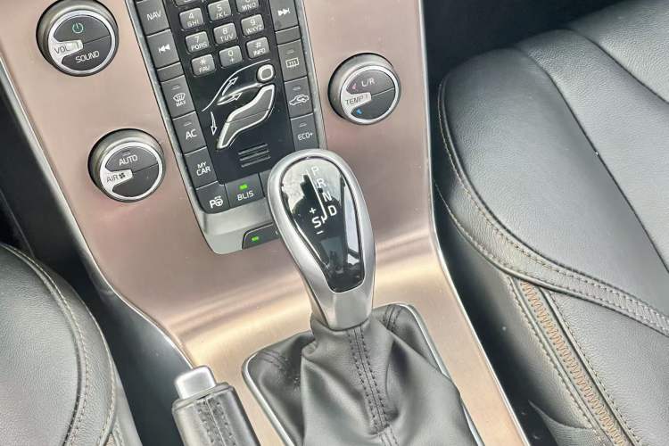 Used Volvo V40 2017 Cross Country T3 Zhiya Edition
