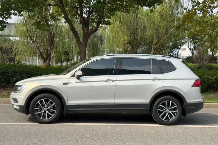 Used Volkswagen Tiguan L 2018 330TSI Automatic Two-Wheel Drive Luxury Edition
