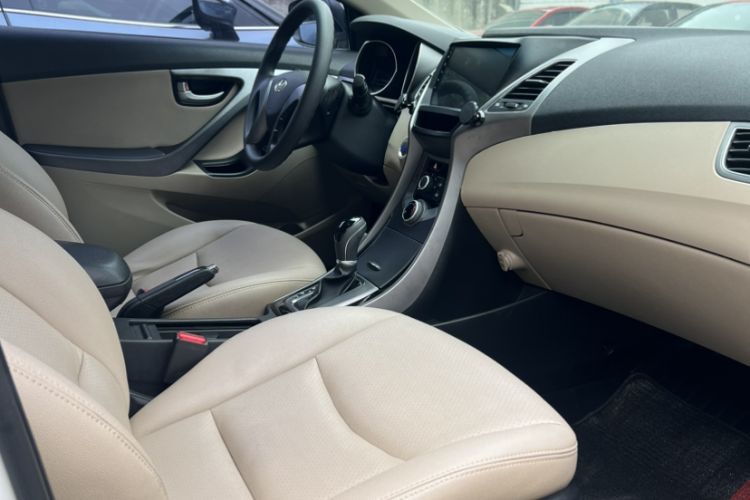 Used Hyundai Elantra 2015 1.6L Automatic Leading Model
