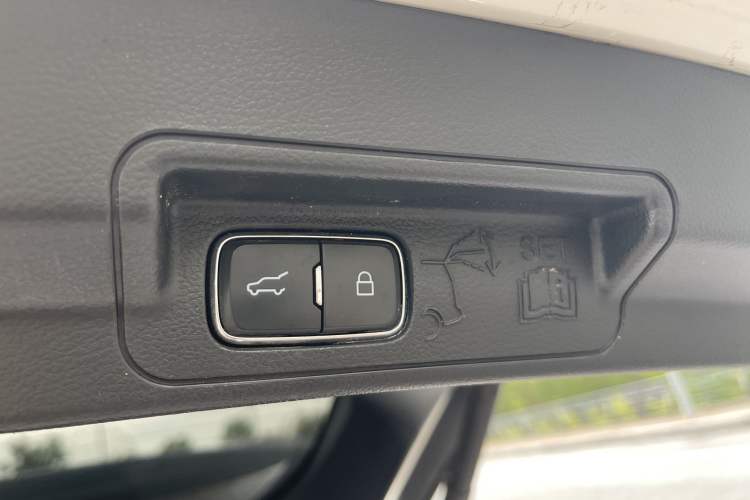 Used Ford Explorer 2020 EcoBoost 285 4x4 Titanium Edition 7-Seater
