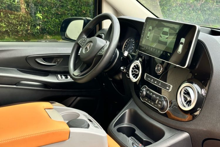 Used Mercedes-Benz Vito 2023 2.0T Elite Version 7 Seats