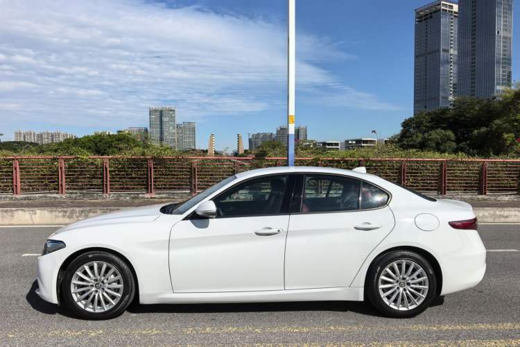 Used Alfa Romeo Giulia 2017 2.0T 200HP Elite Edition
