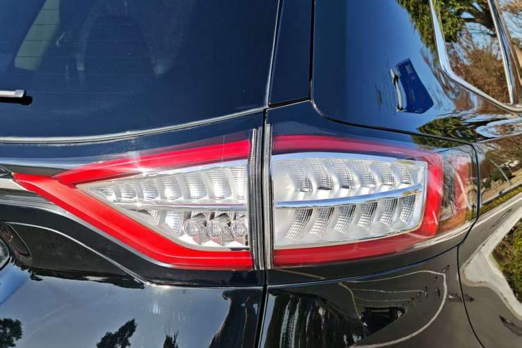 Used Ford Edge 2018 EcoBoost 245 Two-Wheel-Drive Titanium 7-Seater China V Standard
