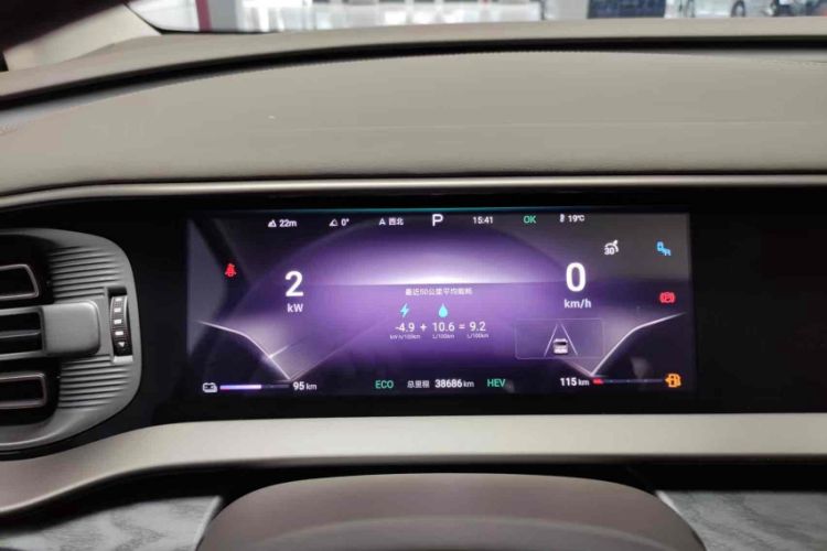 Used Denza D9 2022 DM-i 1040 Prestige Model
