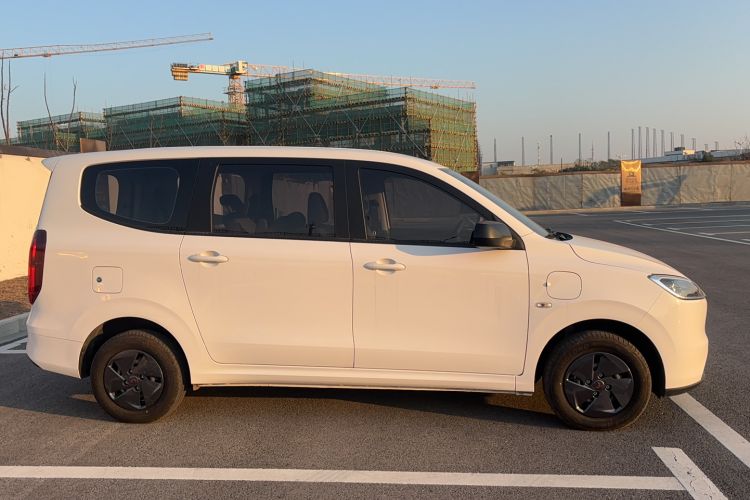 Used Wuling Hongguang New Energy 2025 Extended-Range Hybrid 50 km Utility Version
