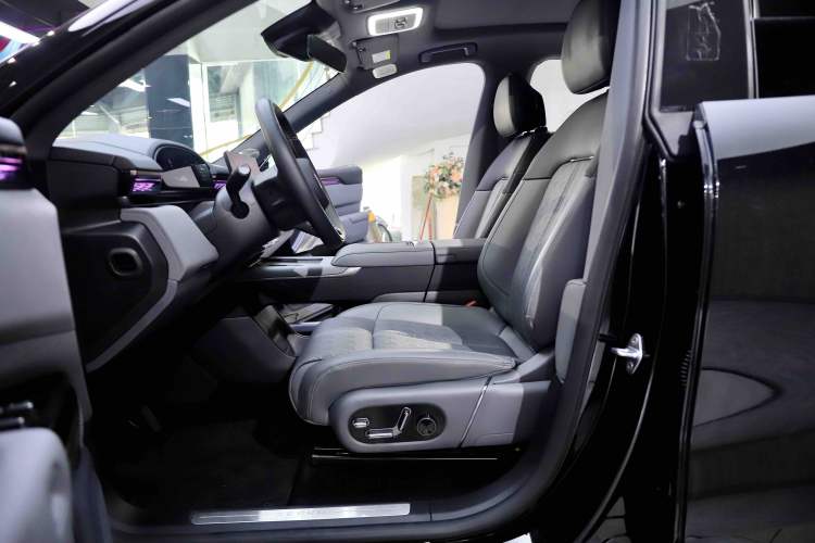 Used Zeekr 7X 2025 100 kWh Long-Range Rear-Wheel Drive with Intelligent Driving Features
