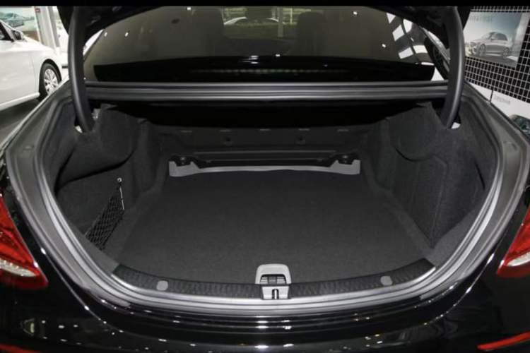 Used Mercedes-Benz E-Class 2018 E 300 L Sporty and Stylish Model
