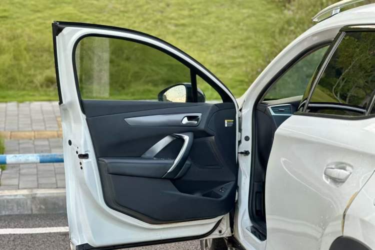 Used  6 2014 1.6T Luxury Edition THP200
