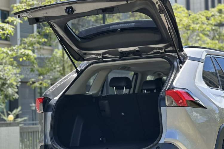 Used Toyota RAV4 2021 2.0L CVT Two-Wheel Drive Fashion Edition
