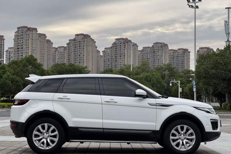 Used Land Rover Range Rover Evoque 2018 200PS PURE New Fashion Edition