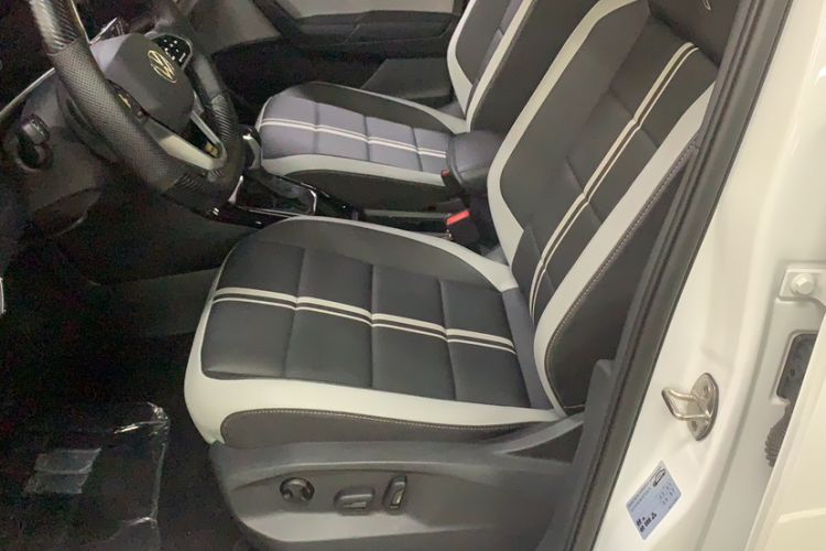 Used Volkswagen T-ROC 2023 300TSI DSG Two-Wheel-Drive Chen Guang Edition
