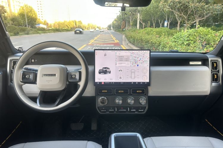 Used  V23 2025 401 Two-Wheel Drive Intelligent Driving Version
