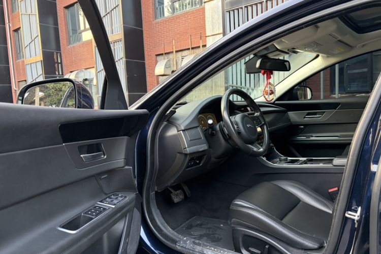 Used Jaguar XFL 2020 XFL 2.0T P200 Two-Wheel-Drive Rally Flag Edition
