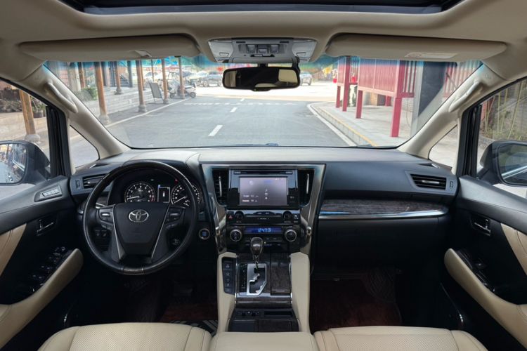 Used Toyota Alphard 2018 Revised Version 3.5L Premium Edition
