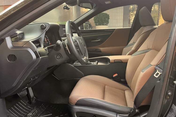 Used Lexus ES 2023 200 Excellence Edition
