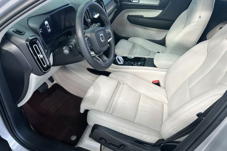 Used Volvo XC40 2023 B4 4x4 Smart Luxury Edition