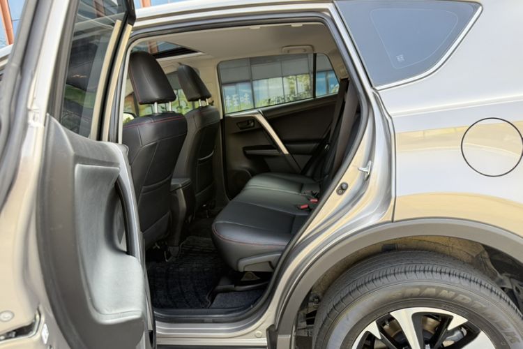 Used Toyota RAV4 2016 2.0L CVT Two-Wheel Drive Fashion Edition China V Standard
