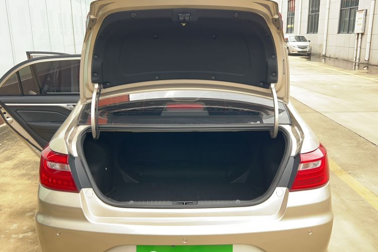 Used Geely Auto Vision 2019 Upgraded Model 1.5L Manual Luxury Version China VI Standard
