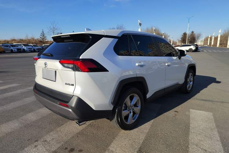 Used Toyota RAV4 2022 2.0L CVT Two-Wheel Drive Fashion Plus Edition
