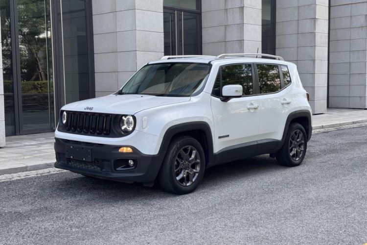 Used  Renegade 2018 Connected Large Screen Version 180T Automatic Kinetic Edition+
