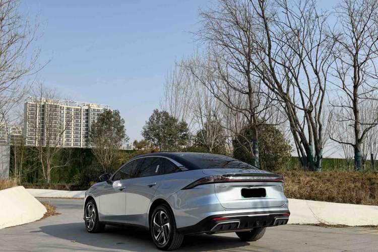 Used  L6 2025 EM-i 140km Starship Edition
