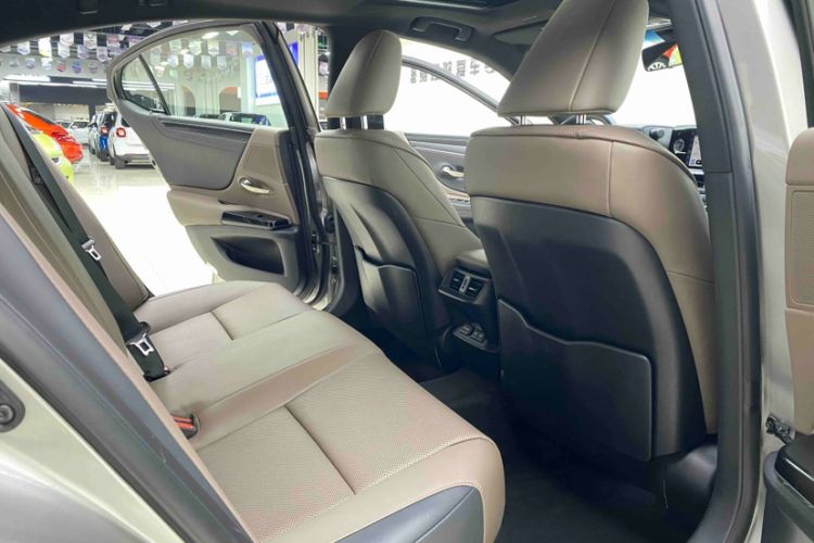 Used Lexus ES 2022 200 Excellence Edition
