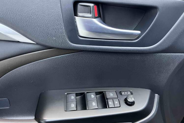 Used Toyota Highlander 2018 2.0T Four-Wheel Drive Luxury Version 7 Seats China VI Standard