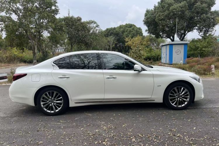 Used Infiniti Q50L 2018 2.0T Enjoyment Version China VI Standard
