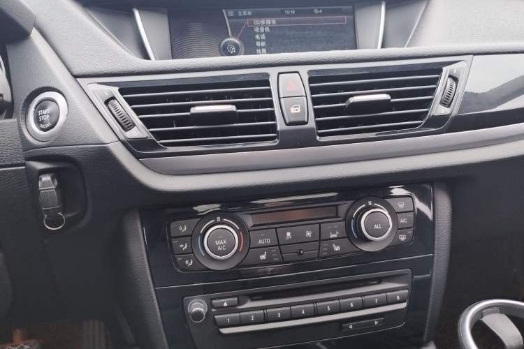 Used BMW X1 2015 sDrive18i Leading Edition
