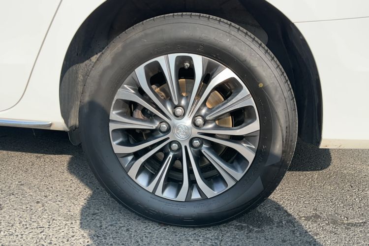 Used Buick GL8 2023 Land Executive Class 652T Luxury Model
