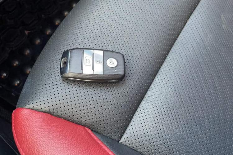 Used Kia KX Cross 2018 1.6L Automatic Dynamic Sunroof Version
