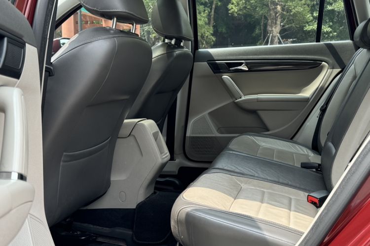 Used Volkswagen Gran Lavida 2014 1.6L Automatic Sport Edition
