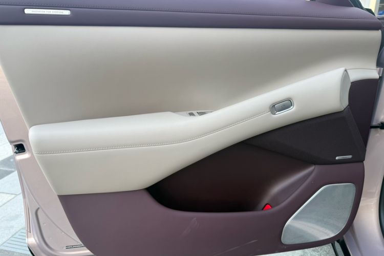 Used  YU7 2025 Ultra-Long Range High-Performance All-Wheel-Drive Max Edition