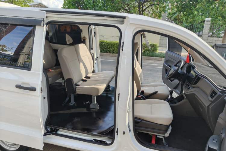 Used Wuling Hongguang V 2019 1.5L Jingqu Version China VI LAR
