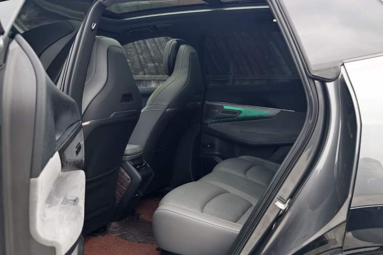 Used Lynk & Co 08 EM-P 2023 245km Ultra-Long Range Halo
