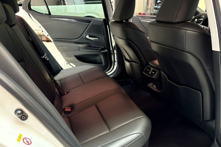 Used Lexus ES 2018 300h Premier Edition China VI Standard
