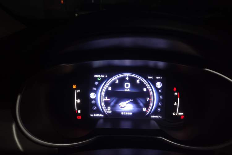 Used Geely Auto Emgrand X7 Sport 2020 1.8TD DCT Two-Wheel Drive Smart Connect 4G-Enabled Version
