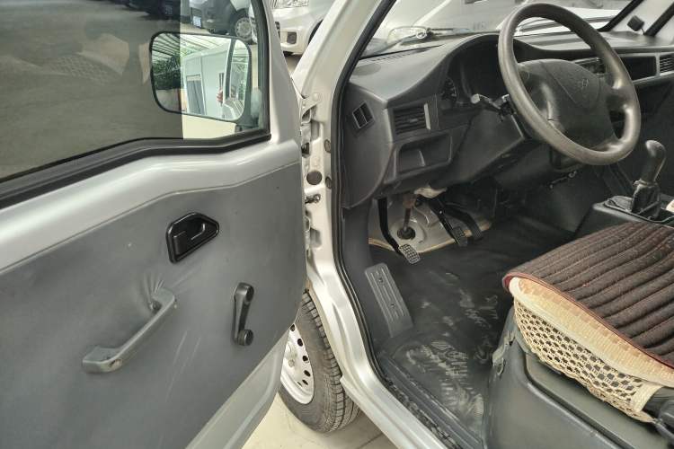 Used Wuling Zhiguang 2020 1.2L Van Utility Model China VI Emission Standard 2 Seats LSI
