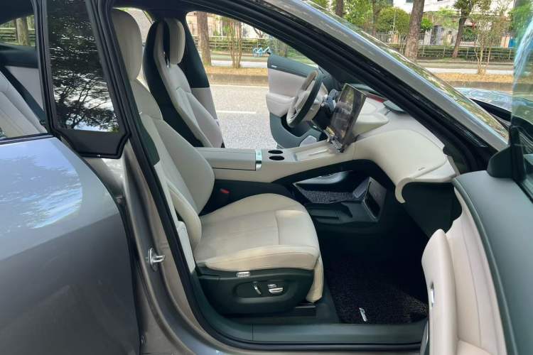 Used  YU7 2025 Ultra-Long Range High-Performance All-Wheel-Drive Max Edition
