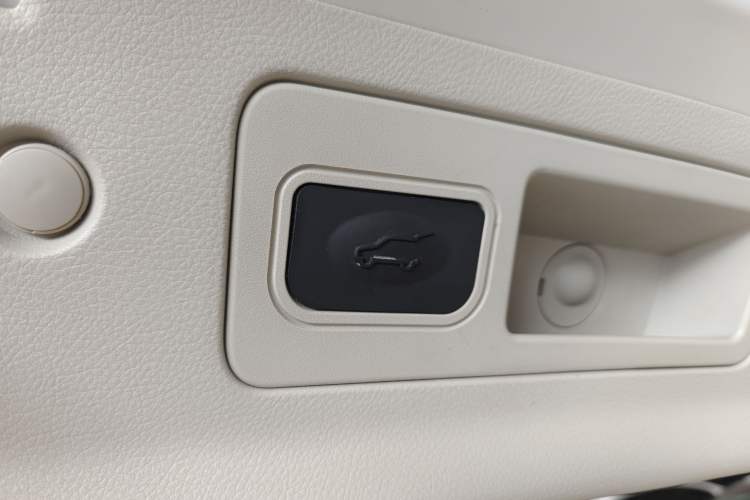 Used Buick GL8 2021 Land Cruiser Executive 652T Premium Model
