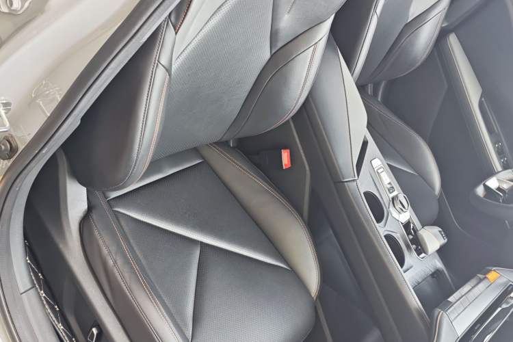 Used Changan UNI-V 2022 1.5T Smart Navigation Version
