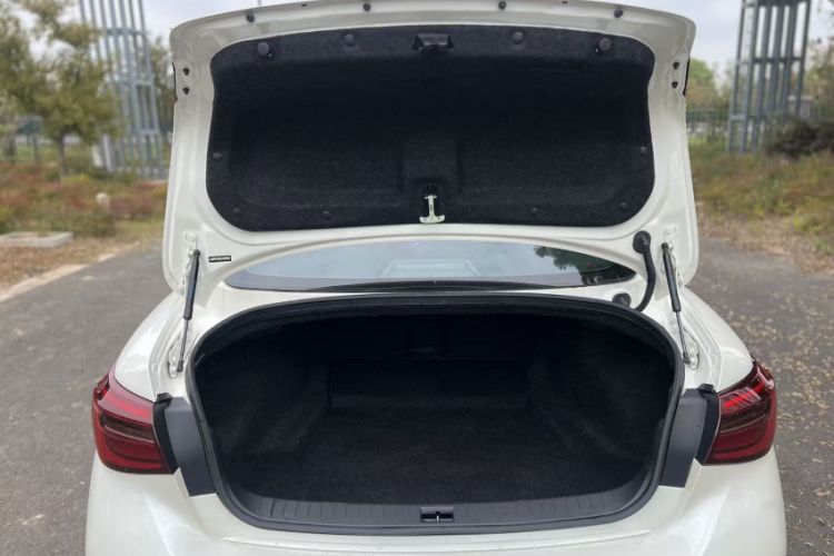 Used Infiniti Q50L 2018 2.0T Enjoyment Version China VI Standard
