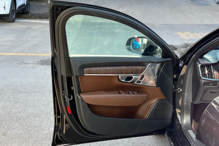 Used Volvo S90 2025 B5 Zhiya Luxury Edition
