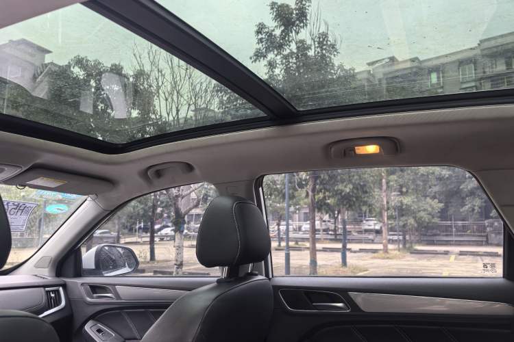 Used Roewe RX5 2016 20T Two-Wheel Drive Automatic Internet Smart Edition