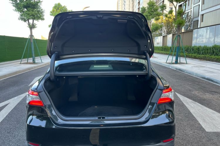 Used Toyota Camry 2018 2.0G Luxury Edition
