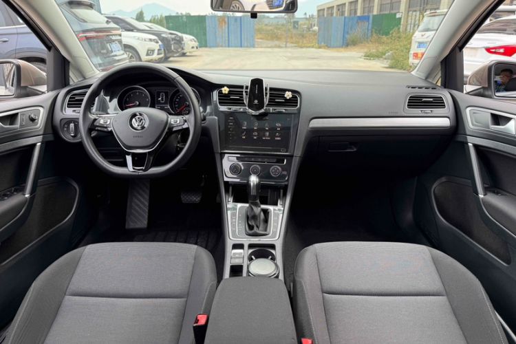 Used Volkswagen Golf 2020 200TSI DSG Comfortable and Ambitious Edition

